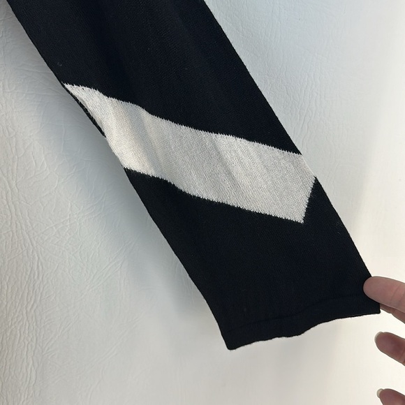 Planet Oversized Long Sleeve Graphic Print Knit Top - Picture 4 of 8